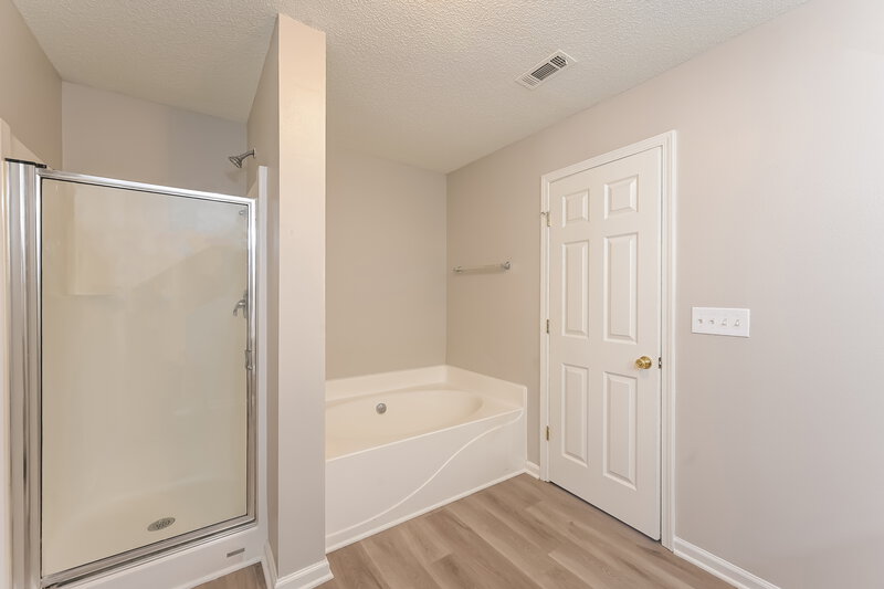 2,325/Mo, 2115 Palatine Pl Stockbridge, GA 30281 Main Bathroom View 2