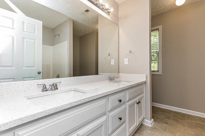 1,870/Mo, 225 Lassiter Dr Covington, GA 30016 Main Bathroom View