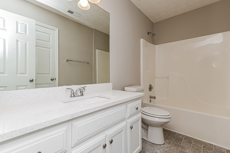 1,870/Mo, 225 Lassiter Dr Covington, GA 30016 Bathroom View