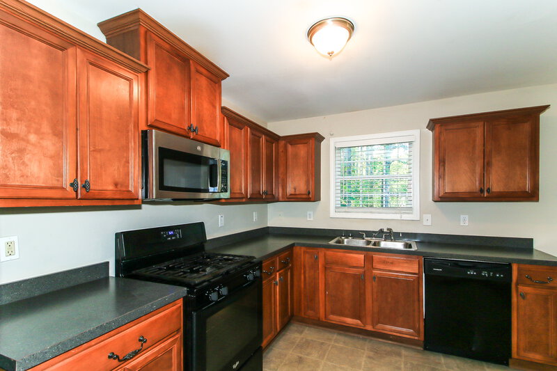 1,965/Mo, 965 Revere Way Hampton, GA 30228 Kitchen View 2