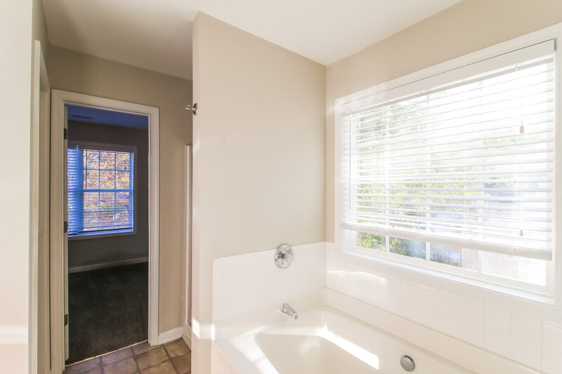 1,965/Mo, 965 Revere Way Hampton, GA 30228 Main Bathroom View