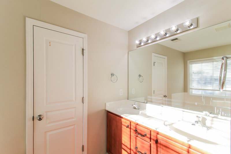 1,965/Mo, 965 Revere Way Hampton, GA 30228 Bathroom View