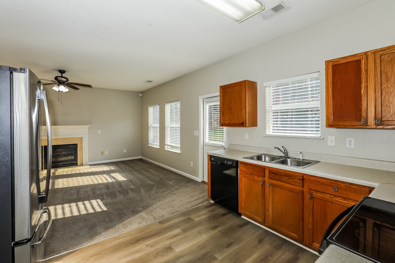 0/Mo, 1607 Thornwick Trce Stockbridge, GA 30281 Kitchen View