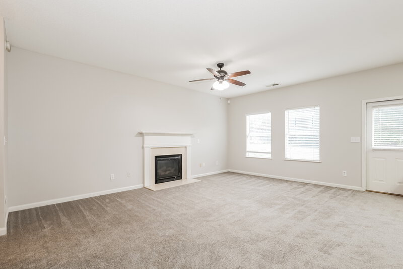 2,135/Mo, 1607 Thornwick Trce Stockbridge, GA 30281 Family Room View 2