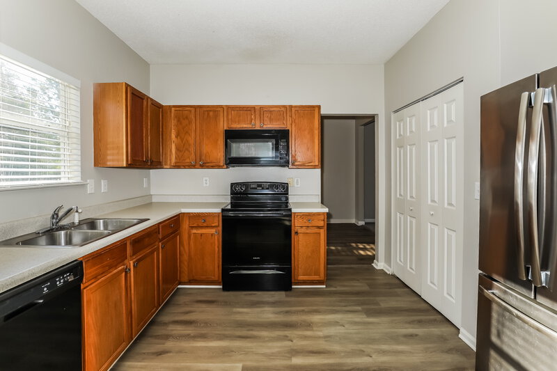0/Mo, 1607 Thornwick Trce Stockbridge, GA 30281 Kitchen View 2