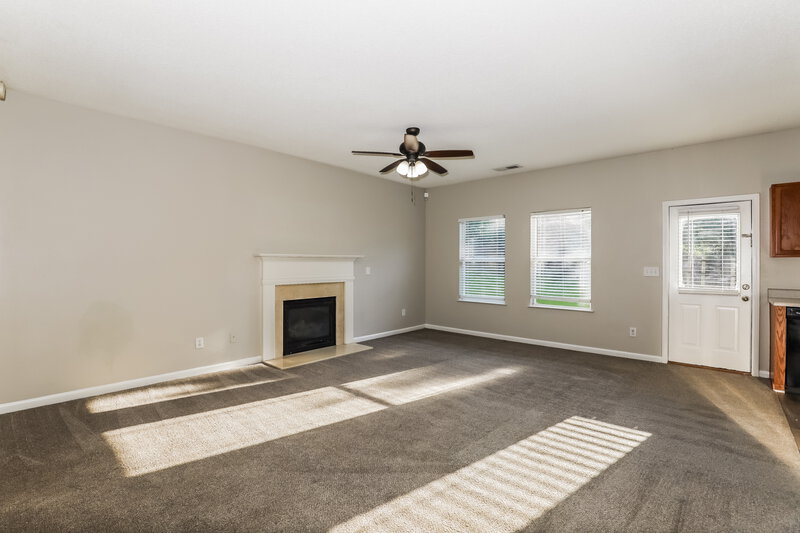 0/Mo, 1607 Thornwick Trce Stockbridge, GA 30281 Family Room View