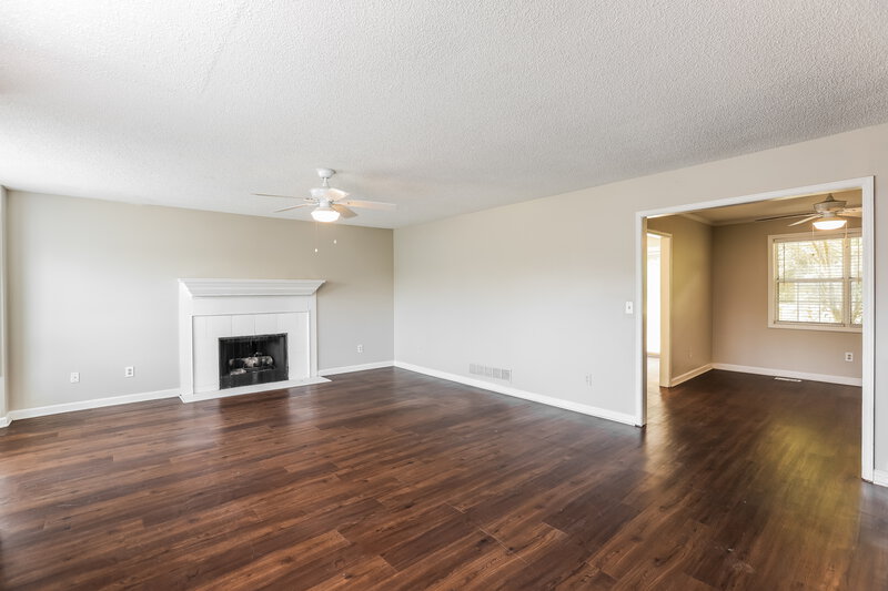 1,880/Mo, 6763 Creek Valley Way Douglasville, GA 30134 Living Room View 2