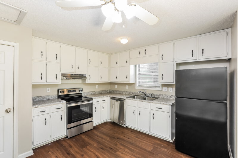 1,880/Mo, 6763 Creek Valley Way Douglasville, GA 30134 Kitchen View 2