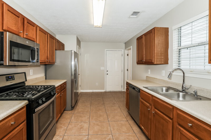 1,900/Mo, 5280 Yellow Pine Dr McDonough, GA 30252 Kitchen View 2