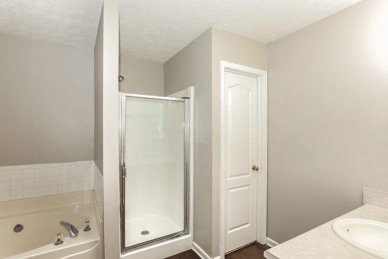 1,900/Mo, 5280 Yellow Pine Dr McDonough, GA 30252 Main Bathroom View