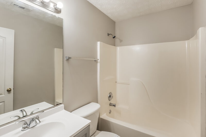 1,900/Mo, 5280 Yellow Pine Dr McDonough, GA 30252 Bathroom View