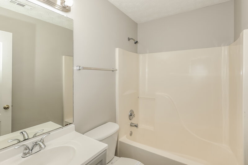 1,900/Mo, 5280 Yellow Pine Dr McDonough, GA 30252 Bathroom View 2
