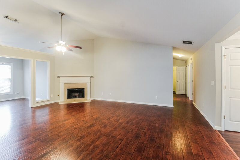 2,405/Mo, 1072 Fairmont Park Dr Dacula, GA 30019 Living Room View