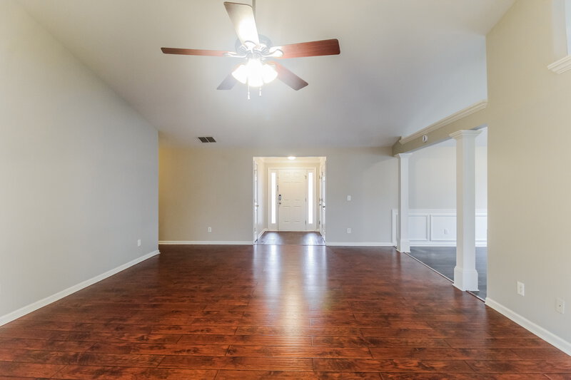 2,405/Mo, 1072 Fairmont Park Dr Dacula, GA 30019 Living Room View 2