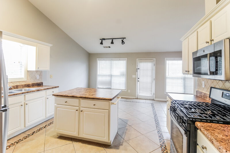 2,405/Mo, 1072 Fairmont Park Dr Dacula, GA 30019 Kitchen View