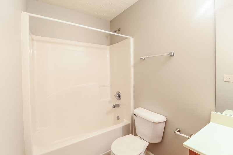 2,080/Mo, 3564 Cast Bend Way Buford, GA 30519 Bathroom View