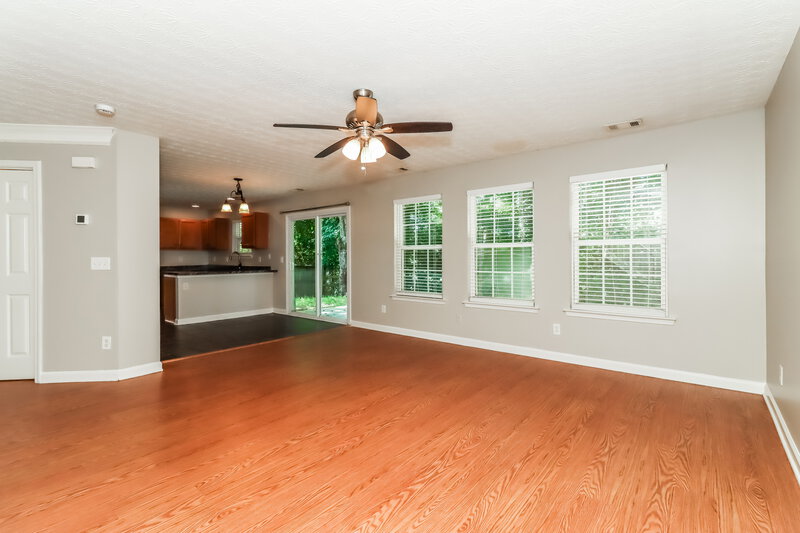 2,230/Mo, 340 Meadows Ln Canton, GA 30114 Living Room View 3