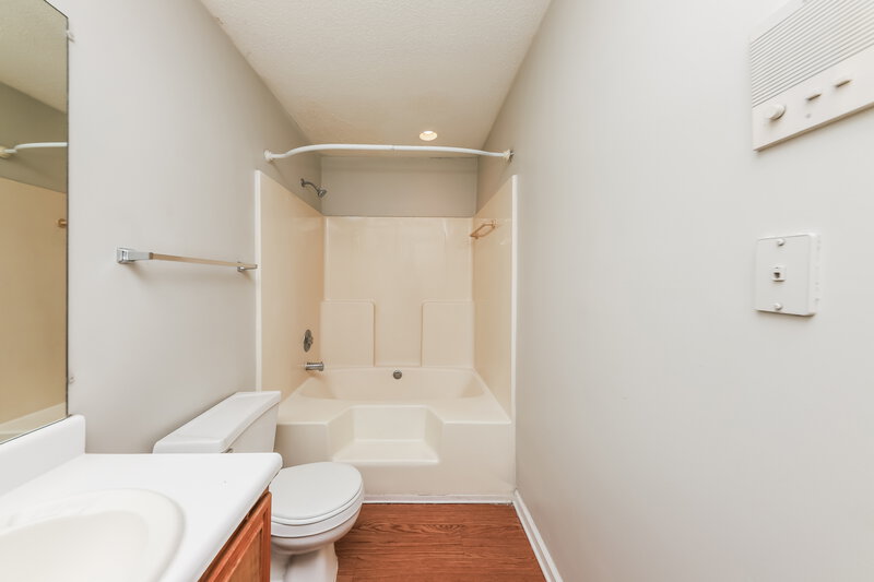 1,805/Mo, 7285 Hunters Ridge Dr Douglasville, GA 30134 Bathroom View 2