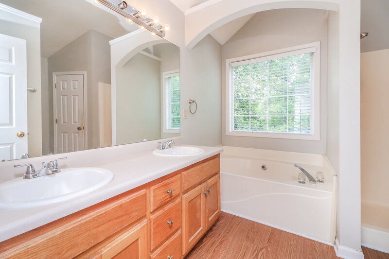 2,545/Mo, 3387 Cider Mill Ct SW Marietta, GA 30064 Main Bathroom View