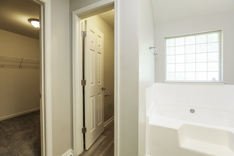 2,135/Mo, 3112 Berthas Overlook Douglasville, GA 30135 Main Bathroom View 2