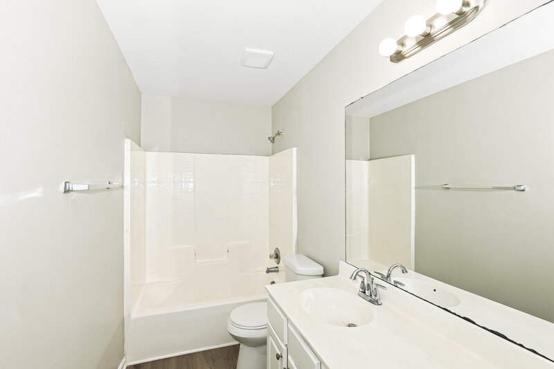 2,015/Mo, 2808 Harcourt Dr Locust Grove, GA 30248 Primary Bathroom View
