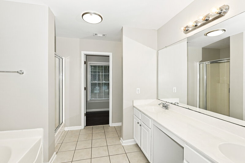 2,015/Mo, 2808 Harcourt Dr Locust Grove, GA 30248 Bathroom View 2