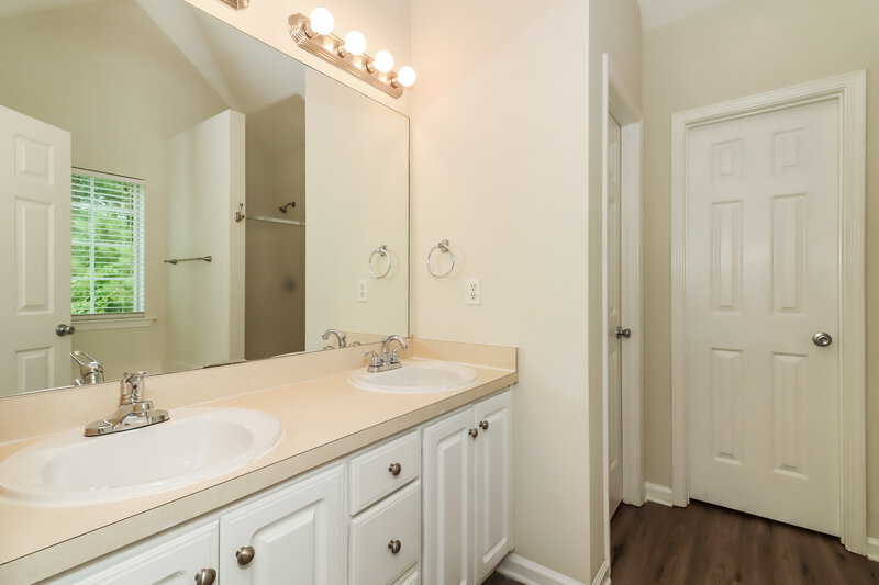 2,020/Mo, 212 Browning Cir Acworth, GA 30101 Main Bathroom View