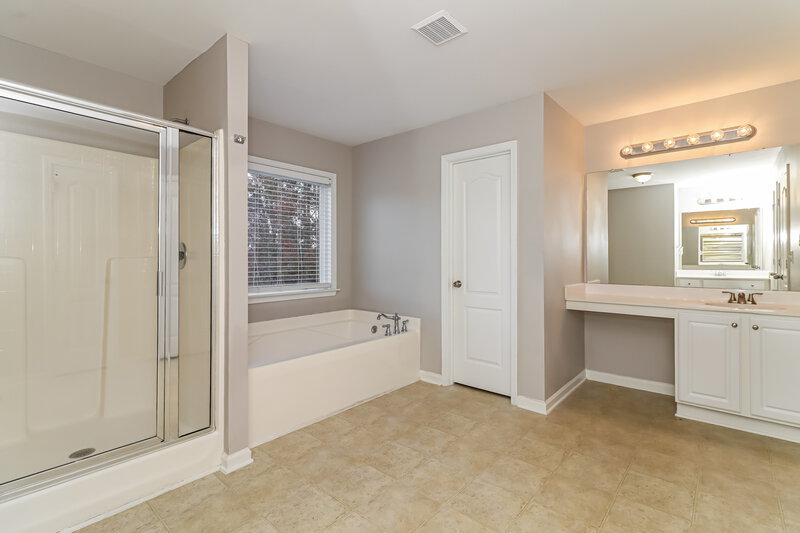 2,390/Mo, 227 Oakbridge Dr Douglasville, GA 30134 Main Bathroom View