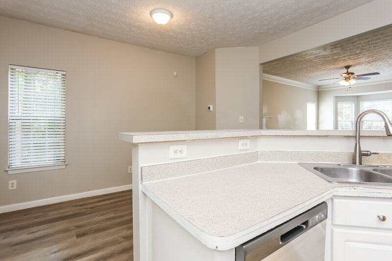 1,710/Mo, 2984 Falling Water Pt College Park, GA 30349 Kitchen View