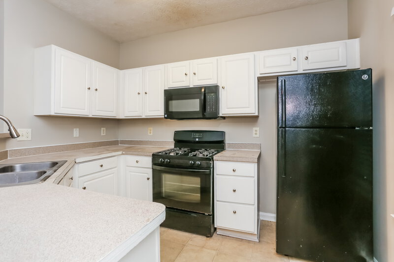 1,710/Mo, 2984 Falling Water Pt College Park, GA 30349 Kitchen View 2