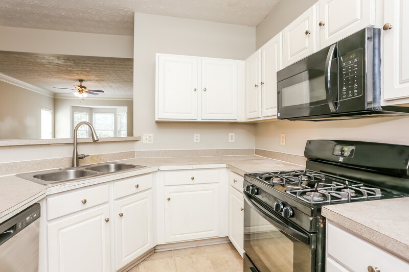 1,710/Mo, 2984 Falling Water Pt College Park, GA 30349 Kitchen View 3