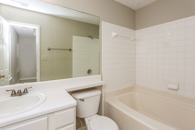 1,710/Mo, 2984 Falling Water Pt College Park, GA 30349 Main Bathroom View
