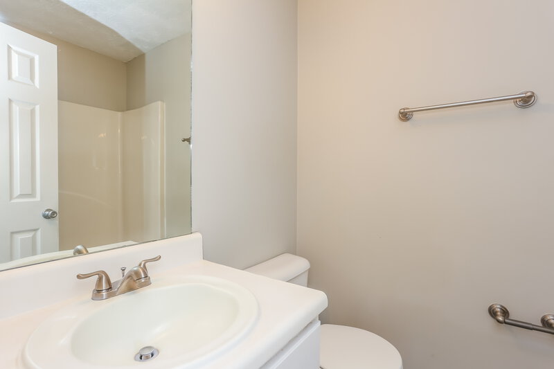 1,710/Mo, 2984 Falling Water Pt College Park, GA 30349 Bathroom View 2