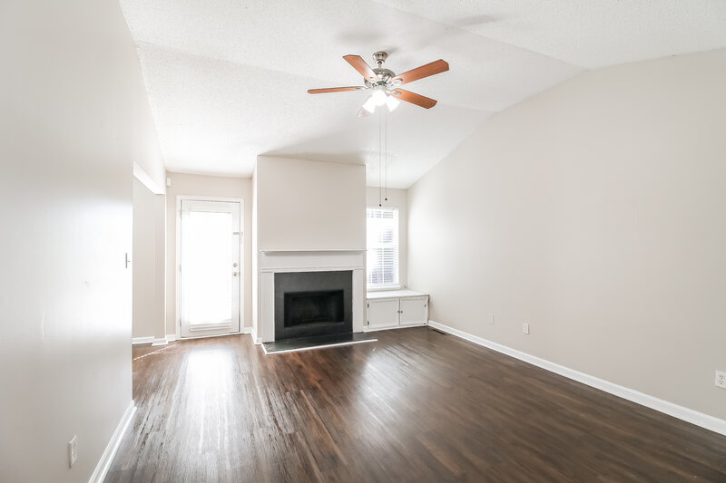 2,550/Mo, 40 Savoy Park Dr Covington, GA 30014 Living Room View
