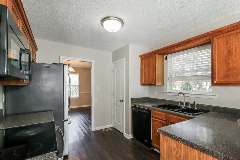2,550/Mo, 40 Savoy Park Dr Covington, GA 30014 Kitchen View