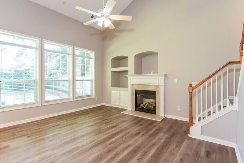 2,230/Mo, 253 Diamond Valley Pass Canton, GA 30114 Family Room View 2