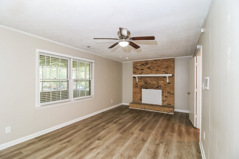 2,040/Mo, 2115 Pine Knoll Cir NE Conyers, GA 30013 Living Room View 2
