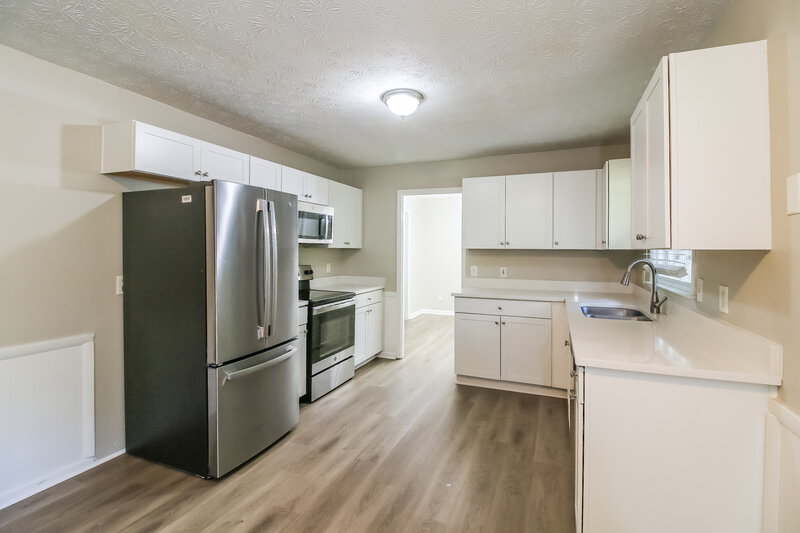 2,040/Mo, 2115 Pine Knoll Cir NE Conyers, GA 30013 Kitchen View