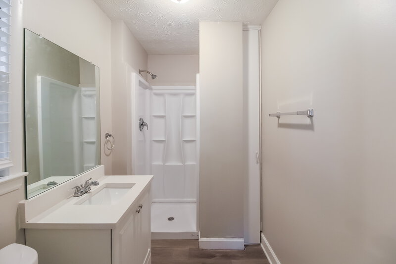 2,040/Mo, 2115 Pine Knoll Cir NE Conyers, GA 30013 Main Bathroom View