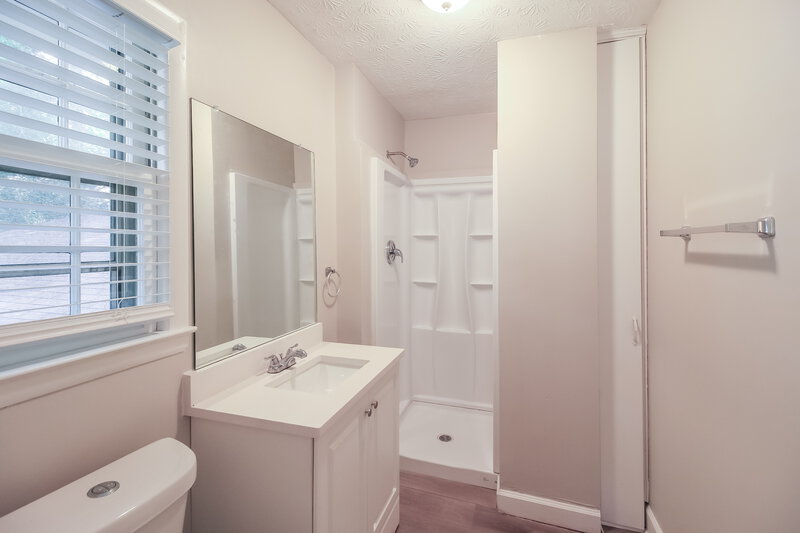 2,040/Mo, 2115 Pine Knoll Cir NE Conyers, GA 30013 Bathroom View 2