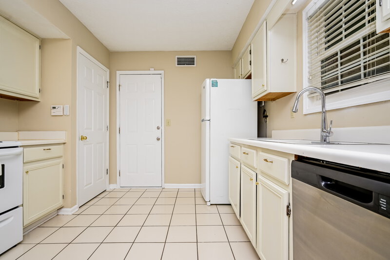 2,240/Mo, 114 Rubicon Rd Peachtree City, GA 30269 Kitchen View 2