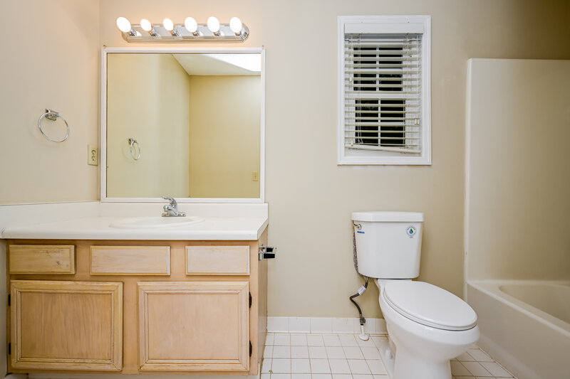 2,240/Mo, 114 Rubicon Rd Peachtree City, GA 30269 Bathroom View