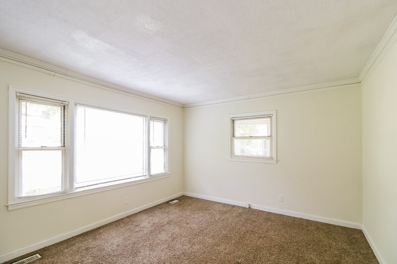 1,665/Mo, 839 Gresham Ave SE Atlanta, GA 30316 Living Room View