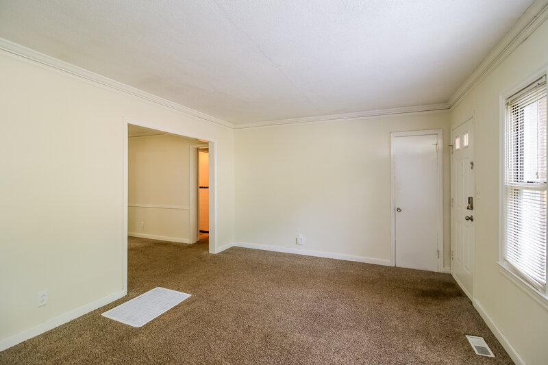 1,665/Mo, 839 Gresham Ave SE Atlanta, GA 30316 Living Room View 2