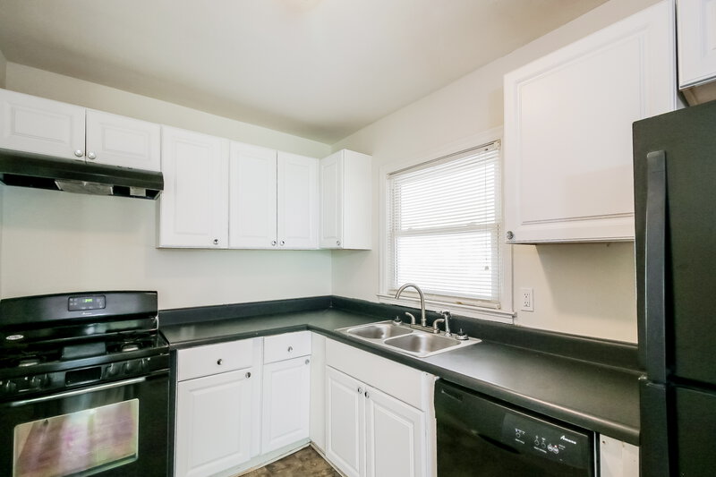 1,665/Mo, 839 Gresham Ave SE Atlanta, GA 30316 Kitchen View