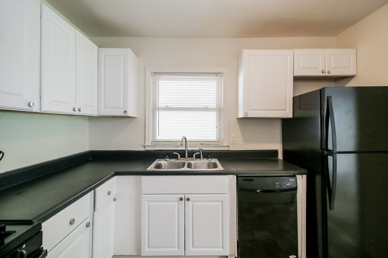 1,665/Mo, 839 Gresham Ave SE Atlanta, GA 30316 Kitchen View 2