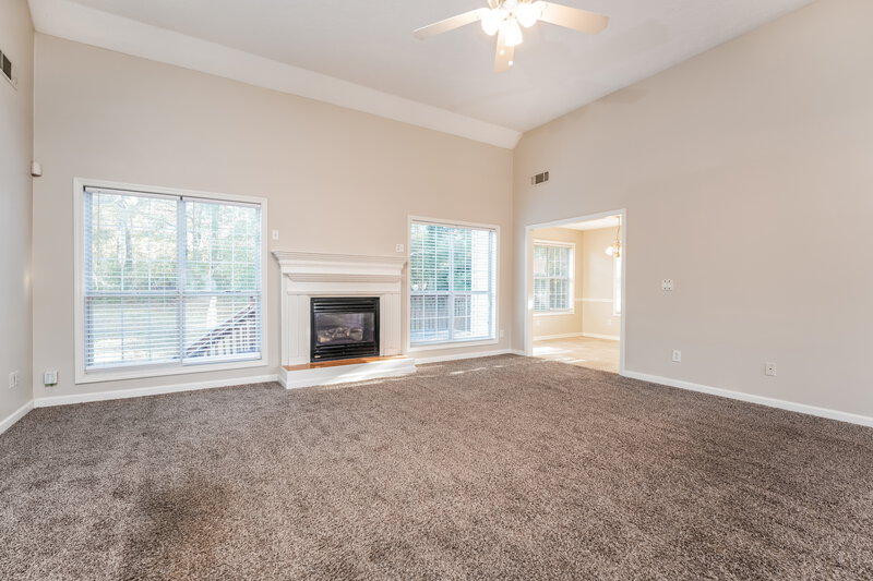 2,900/Mo, 2855 Karen Rdg SW Conyers, GA 30094 Living Room View