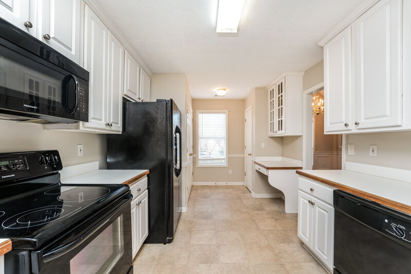 2,900/Mo, 2855 Karen Rdg SW Conyers, GA 30094 Kitchen View