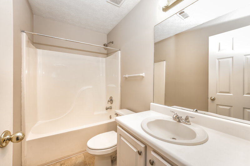 2,900/Mo, 2855 Karen Rdg SW Conyers, GA 30094 Bathroom View