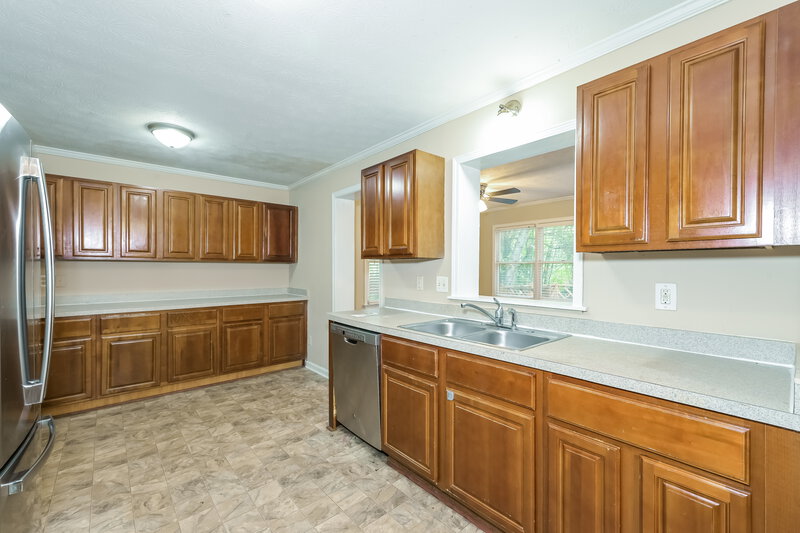 1,620/Mo, 1560 Cherry Hill Ct SW Conyers, GA 30094 Kitchen View